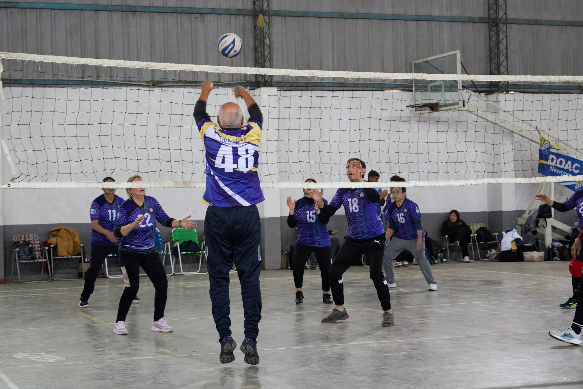 Newcom — partido — foto 3